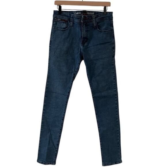 Tommy Hilfiger Distressed Denim: Classic Rebel 32 Waist Jeans Straight Leg - Picture 1 of 7